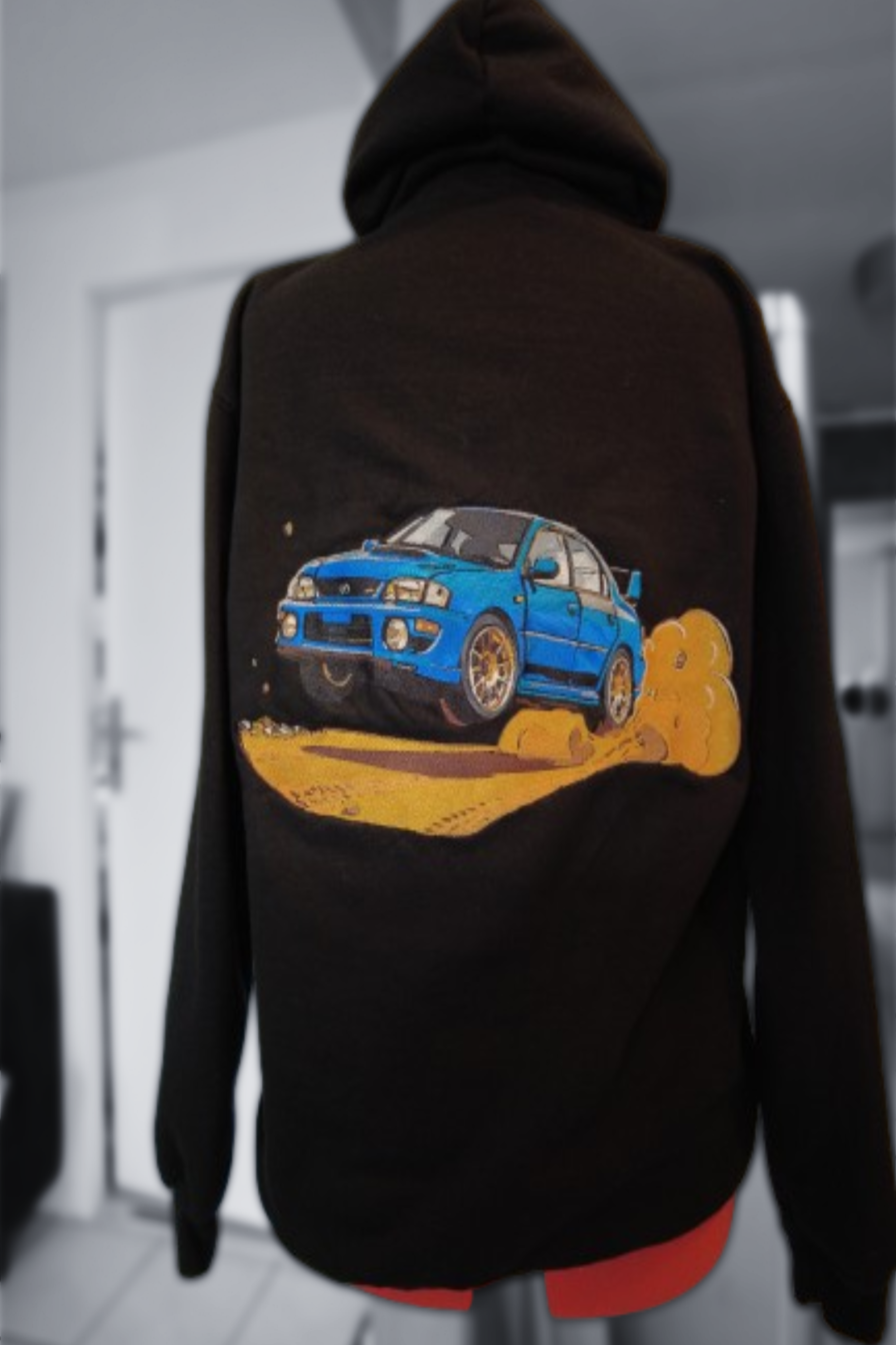 Créez un sweat à capuche brodé unique à votre image. Chaque création artistique est réalisée sur mesure après étude personnalisée pour un résultat d'exception