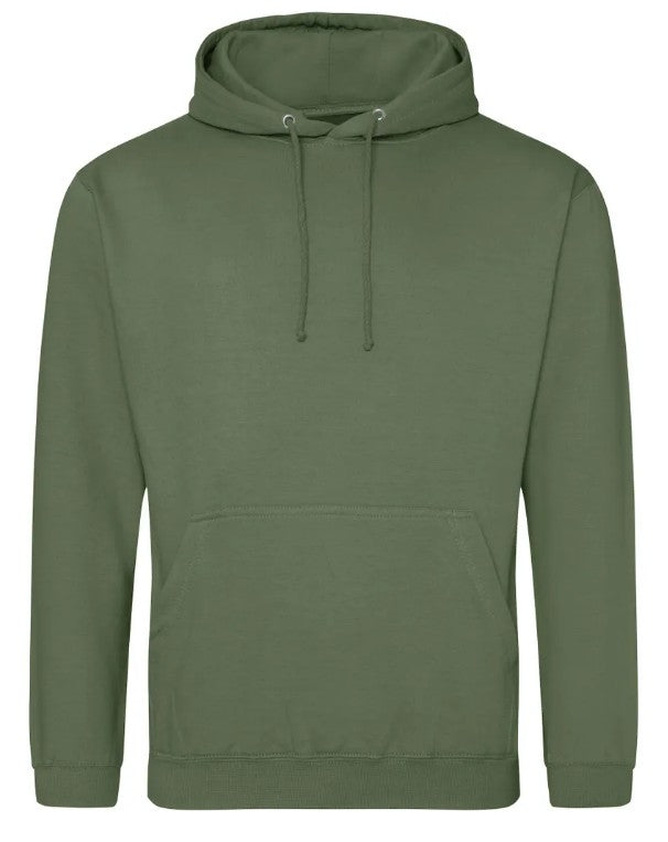 Sweat à Capuche couleur Earthy Green personnalisé avec broderie sur mesure. Créez une pièce unique à votre image grâce à notre savoir-faire artisanal et nos finitions de qualité.
