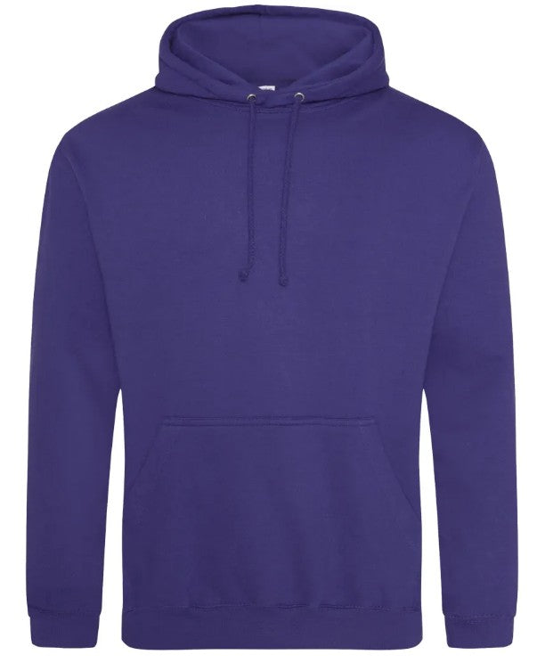 Sweat à Capuche couleur Ultra Violet personnalisé avec broderie sur mesure. Créez une pièce unique à votre image grâce à notre savoir-faire artisanal et nos finitions de qualité.
