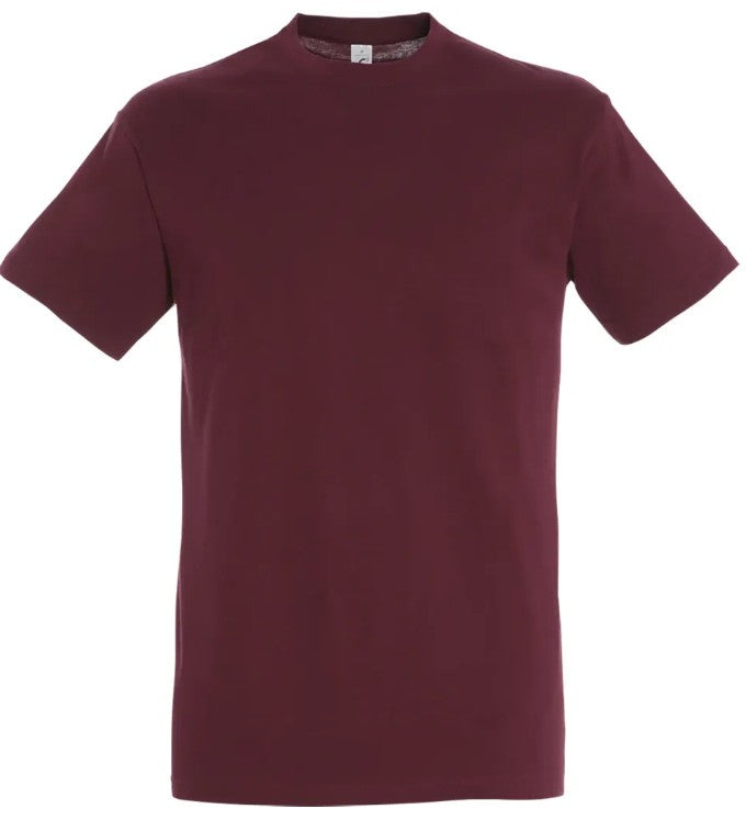 T-shirt couleur Bordeaux personnalisé avec broderie sur mesure. Créez une pièce unique à votre image grâce à notre savoir-faire artisanal et nos finitions de qualité.