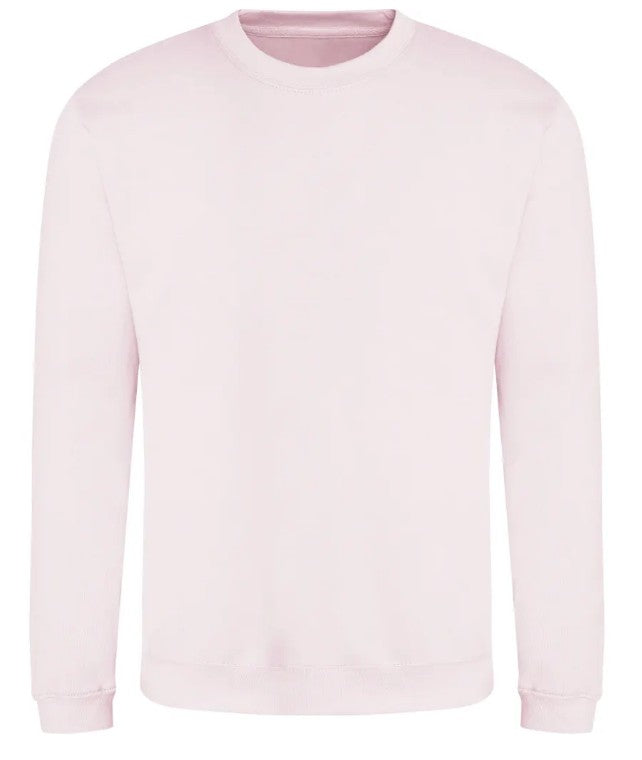 Pull couleur Baby Pink personnalisé avec broderie sur mesure. Créez une pièce unique à votre image grâce à notre savoir-faire artisanal et nos finitions de qualité.