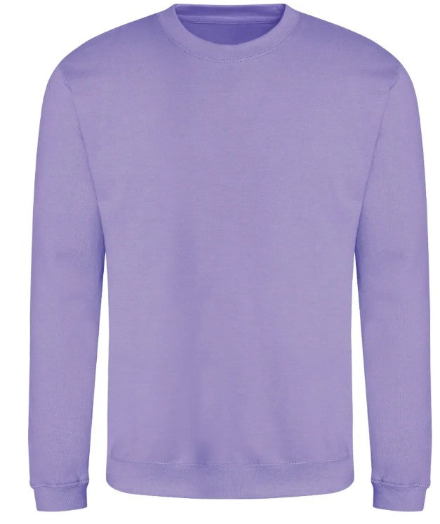Pull couleur Lavender personnalisé avec broderie sur mesure. Créez une pièce unique à votre image grâce à notre savoir-faire artisanal et nos finitions de qualité.
