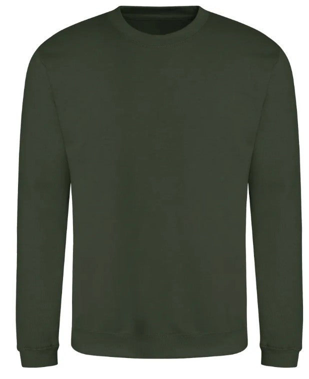 Pull couleur Forrest Green personnalisé avec broderie sur mesure. Créez une pièce unique à votre image grâce à notre savoir-faire artisanal et nos finitions de qualité.